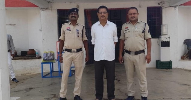 धान खरीदी केंद्र में 15 लाख से अधिक का गबन: सेवा सहकारी समिति रौंदा का प्रभारी गिरफ्तार, धान और बारदाना की भारी कमी उजागर