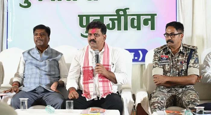 बस्तर में शांति की नई पहल: पुनर्वास केंद्र पहुंचे उप मुख्यमंत्री विजय शर्मा, हिंसा छोड़ मुख्यधारा से जुड़े युवाओं का बढ़ाया हौसला