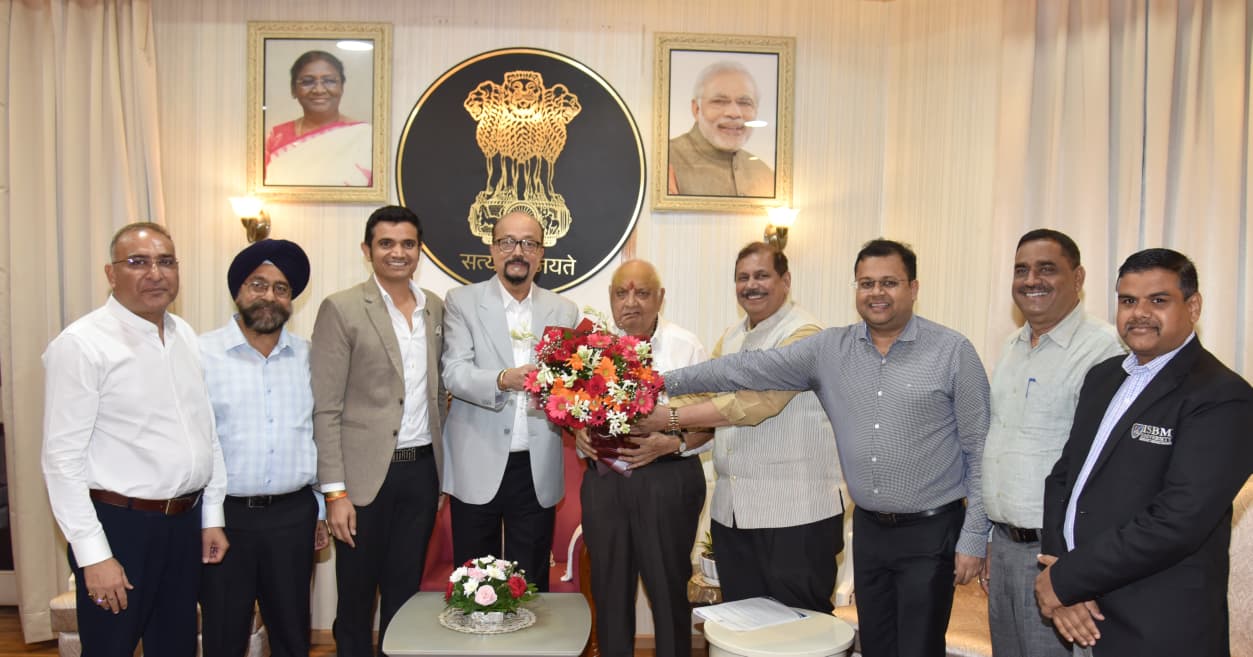 राज्यपाल रमेन डेका से निजी विश्वविद्यालय मन के पदाधिकारियन के सौजन्य भेंट, नए विश्वविद्यालय के स्थापना अउ गुणवत्तापूर्ण उच्च शिक्षा ऊपर चर्चा