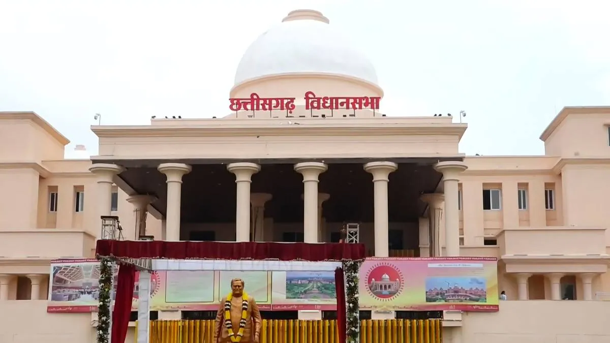 छत्तीसगढ़ के नवा विधानसभा भवन मं गिरिस फॉल्स सीलिंग, निर्माण के गुणवत्ता अउ सुरक्षा ऊपर उठे गंभीर सवाल