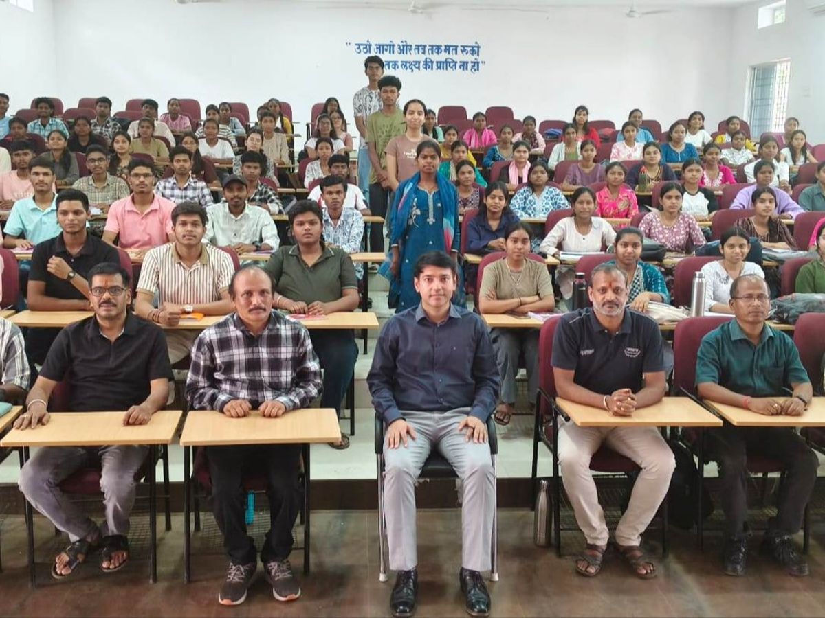 बस्तर के ज्ञानगुड़ी रचिस इतिहास, 90 मं ले 47 छात्र-छात्रा नीट क्वालीफाई, नर्सिंग अउ अग्निवीर परीक्षा मं घलो शानदार सफलता