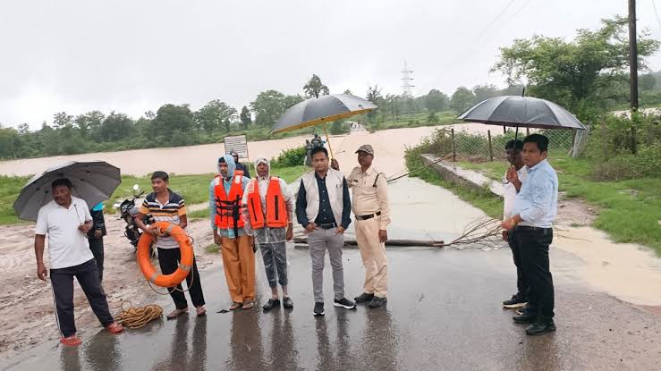 कोंडागांव में बारिश का असर: नारंगी नदी ने दिखाया रौद्र रूप, पुल के ऊपर बह रहा पानी; कोंडागांव-नारायणपुर मार्ग पूरी तरह बंद