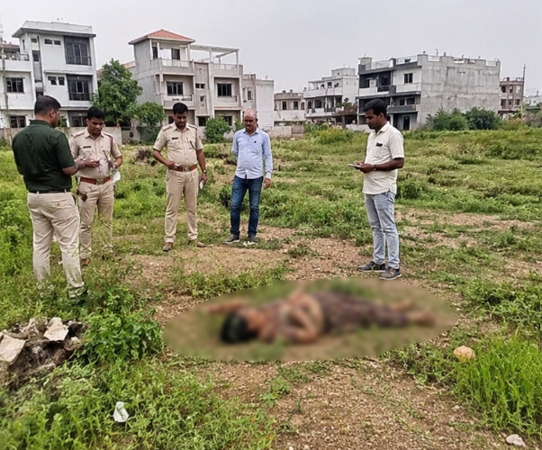 रायपुर मं खुले प्लॉट मं महिला के संदिग्ध लाश मिलिस, स्वागत विहार कॉलोनी मं मचिस हड़कंप, जांच मं जुटिस मुजगहन पुलिस