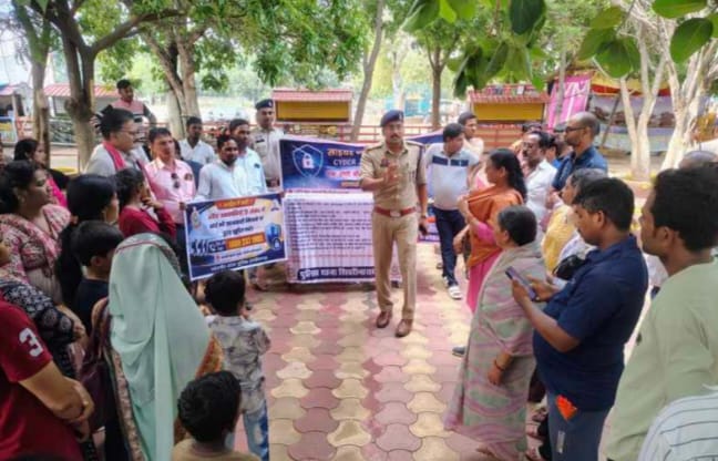 शिवरीनारायण चौपाटी मं पुलिस के जनजागरूकता अभियान : साइबर ठगी, महिला सुरक्षा अऊ NRI मामला मं नागरिक मन ल कराय गीस जागरूक