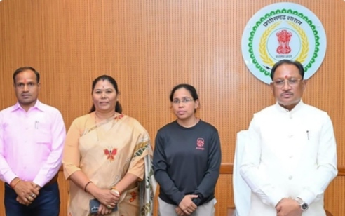 एवरेस्ट फतह करे वाली छत्तीसगढ़ के बेटी अमिता श्रीवास ले मुख्यमंत्री के मुलाकात, उपलब्धि ल बताइन पूरा प्रदेश के सम्मान