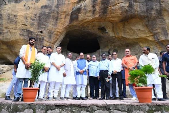 रामगढ़ महोत्सव 2026: मुख्यमंत्री विष्णु देव साय कहिन– हमर सांस्कृतिक धरोहर आवत पीढ़ी बर अमोल विरासत, सीताबेंगरा अऊ जोगीमारा गुफा के संरक्षण ऊपर जोर
