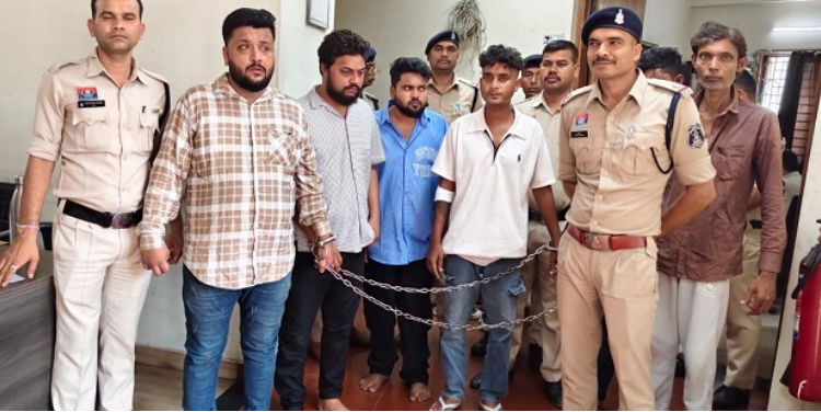रायपुर म आधी रात जन्मदिन पार्टी म तेज साउंड बजाना पड़िस भारी, पुलिस से धक्का-मुक्की के आरोप म 4 युवक अउ 3 युवती गिरफ्तार