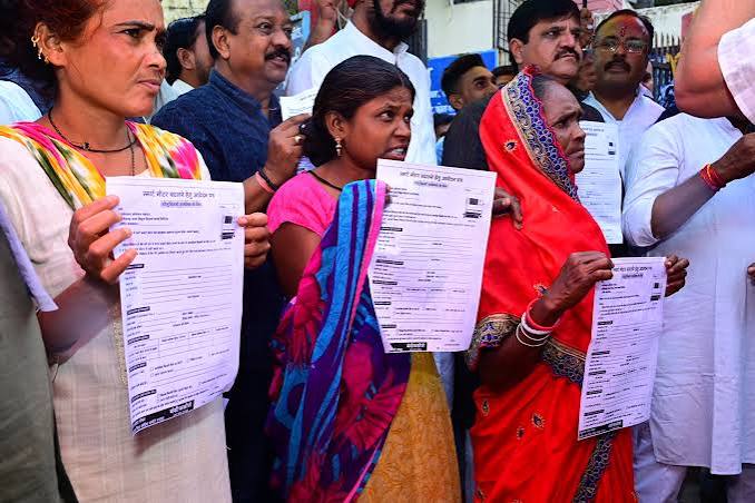 बिजली बिल और स्मार्ट मीटर के विरोध में कांग्रेस का जनआंदोलन तेज, घर-घर पहुंचकर भरवाए आवेदन; बढ़ी दरें वापस लेने की मांग
