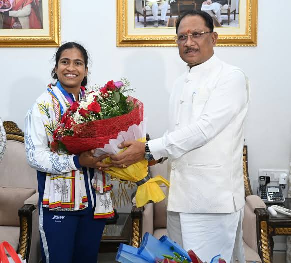 कॉमनवेल्थ गेम्स 2026 की रजत विजेता ज्ञानेश्वरी यादव का रायपुर में भव्य सम्मान, मुख्यमंत्री विष्णु देव साय ने 30 लाख रुपये और आउट ऑफ टर्न डीएसपी पदोन्नति की घोषणा