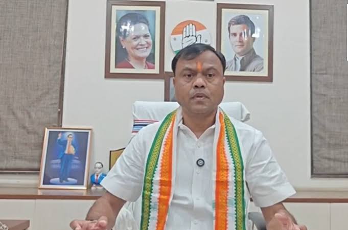 दीपक बैज का भाजपा-RSS पर हमला, तिरंगा यात्रा को लेकर सियासत तेज