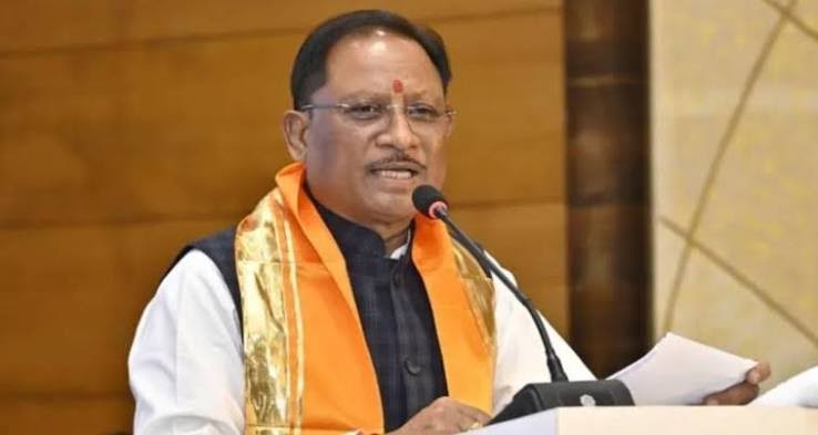 बड़े सपने देखें और मेहनत से उन्हें पूरा करें: मुख्यमंत्री विष्णुदेव साय ने सरगुजा के मेधावी विद्यार्थियों को दिया सफलता का मंत्र