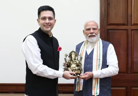 पीएम मोदी से मिले राघव चड्ढा, गणेश प्रतिमा की भेंट; ‘कट मनी’ और रेफरल कमीशन पर भी उठा चुके हैं बड़ा सवाल