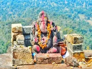 ढोलकल गणेश: 3000 फीट ऊंची पहाड़ी पर विराजमान प्राचीन गणपति, आस्था के साथ रोमांच का अनोखा संगम