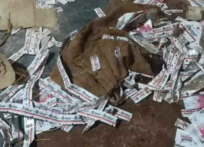 दुर्ग में गुटखा फैक्ट्री पर सेंट्रल GST की रेड, 2 मशीनें और 30 बोरा तैयार गुटखा जब्त